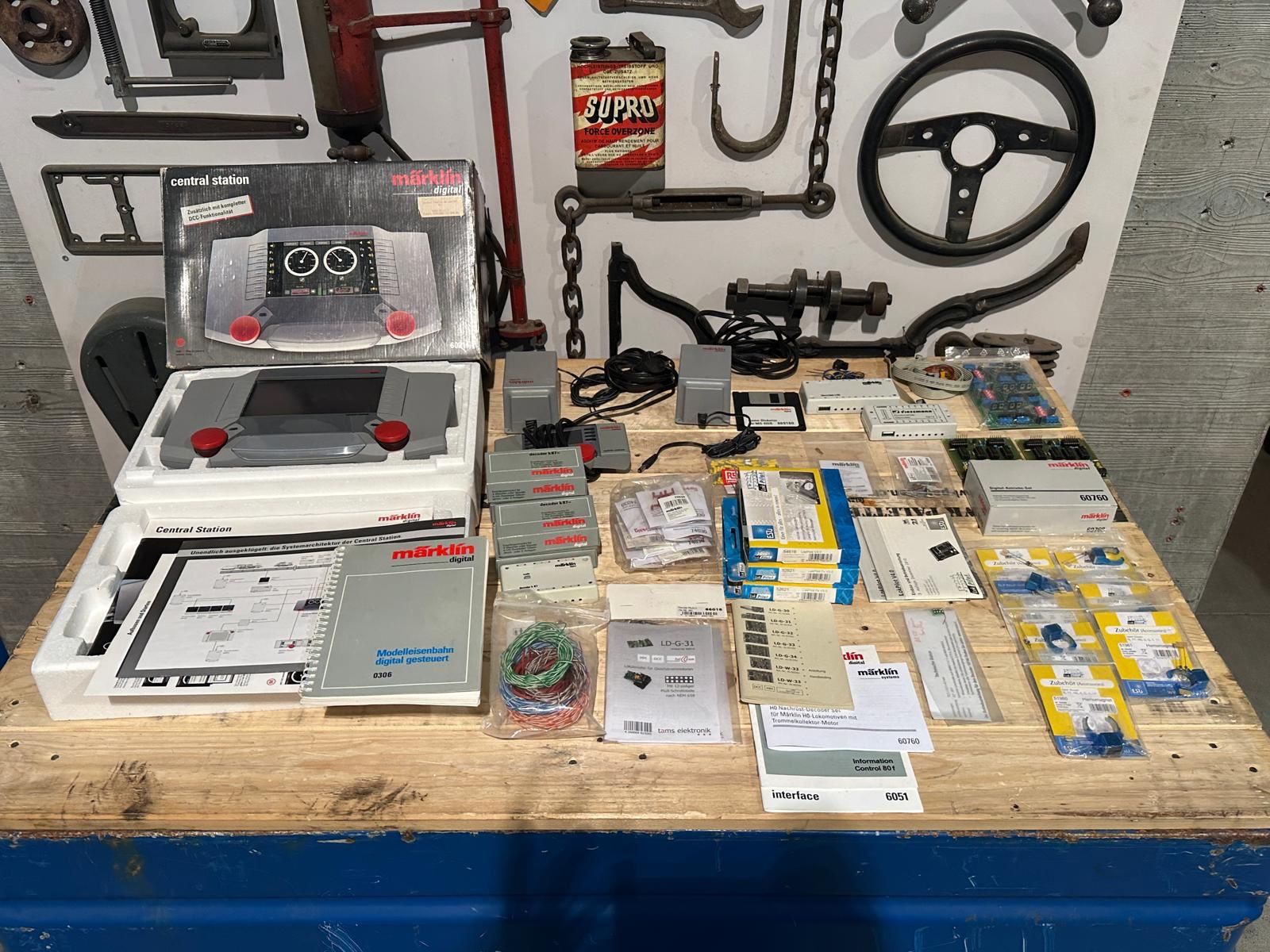 Märklin Modellini di ferrovie: Riesiges Märklin Digital Konvolut mit Lok Pilot Decoder etc. – Usato da Luzern venduto da Fracht-Design.ch