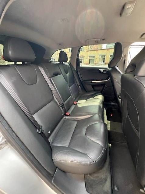 Automobili: Volvo XC60 D5 - AWD - 215PS – Usato da Dübendorf venduto da Z.Pajkic 4