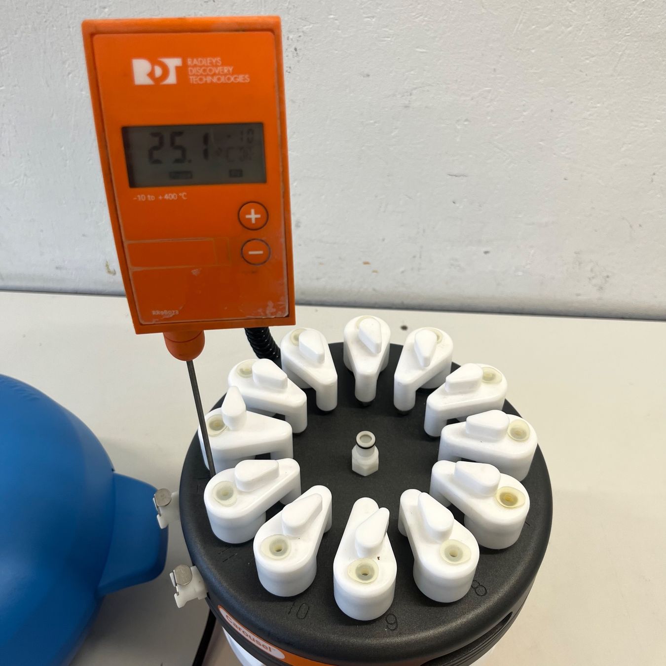 Accessori da laboratorio: Radleys Carousel 12 Set, 12-Fach Parallelsynthese – Usato da Niederdorf venduto da LeptonAG_Labor 3