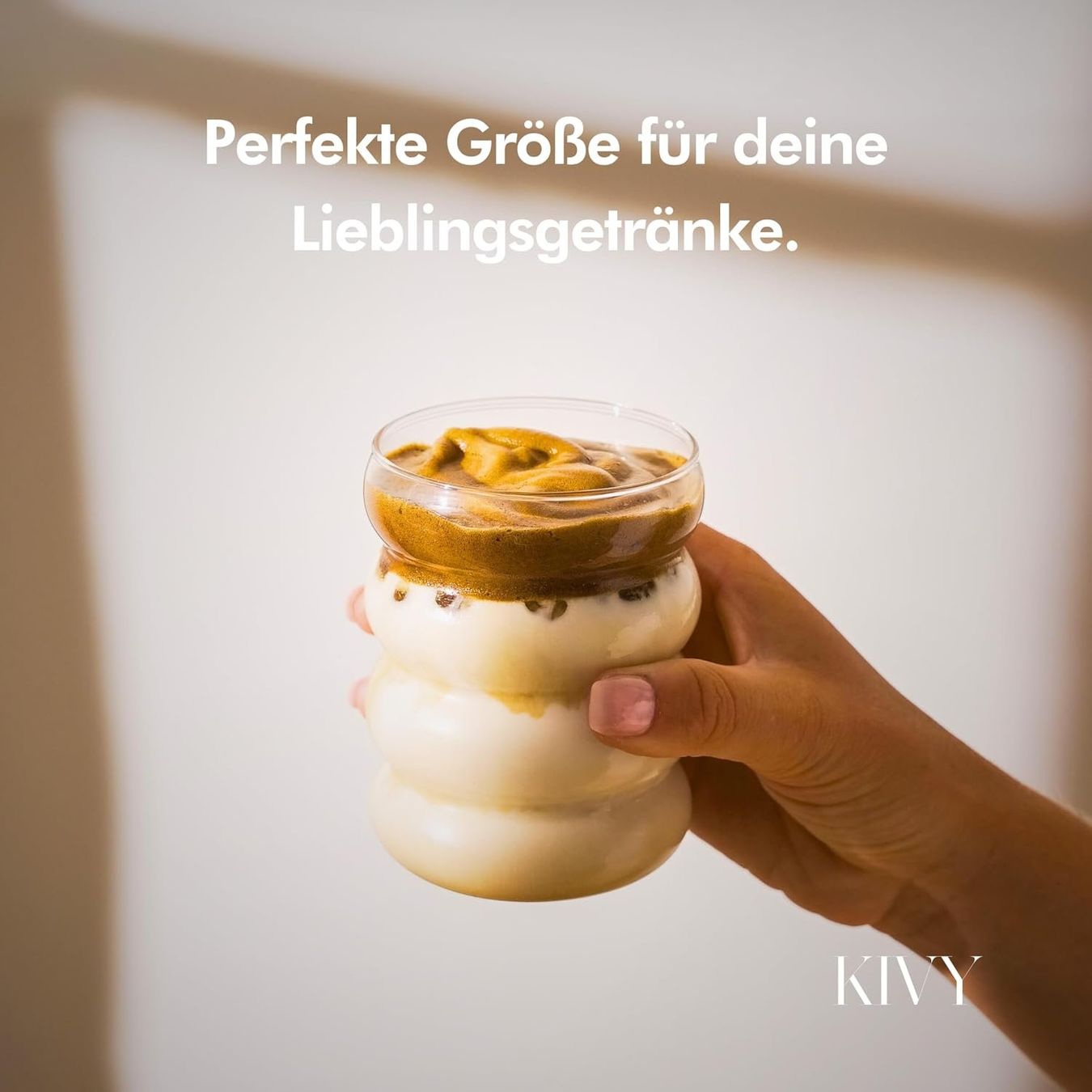 Bicchieri: Trinkgläser 4er Set 350 ml mit Strohhalm Eiskaffee Gläser – Nuovo e nell'imballaggio originale da St. Gallen venduto da RestpostenSG 2