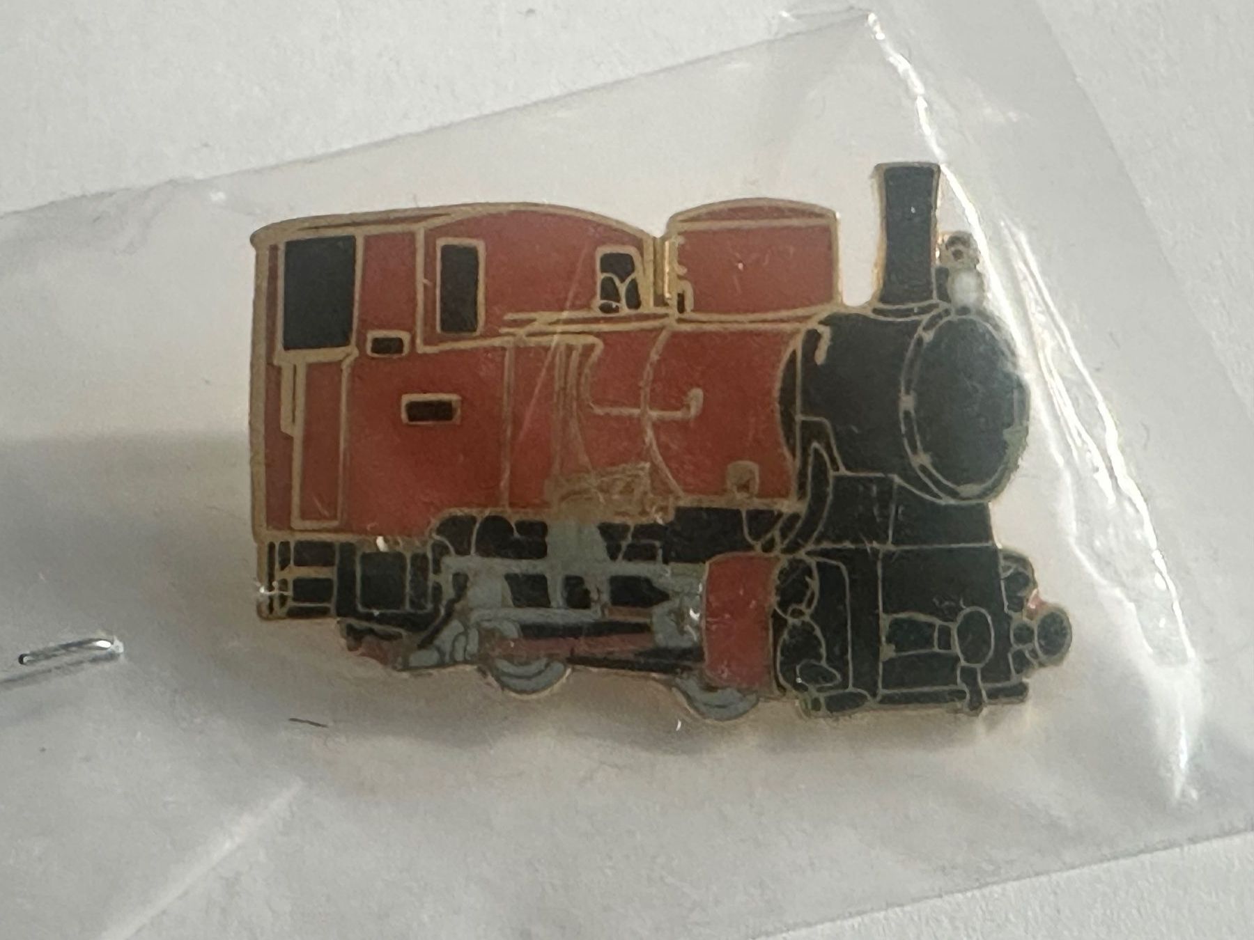 SBB/CFF/FFS Plaketten & Abzeichen: Pin Roter Pfeil und Molly SchBB – Neu und originalverpackt aus Bülach von Jubet 1