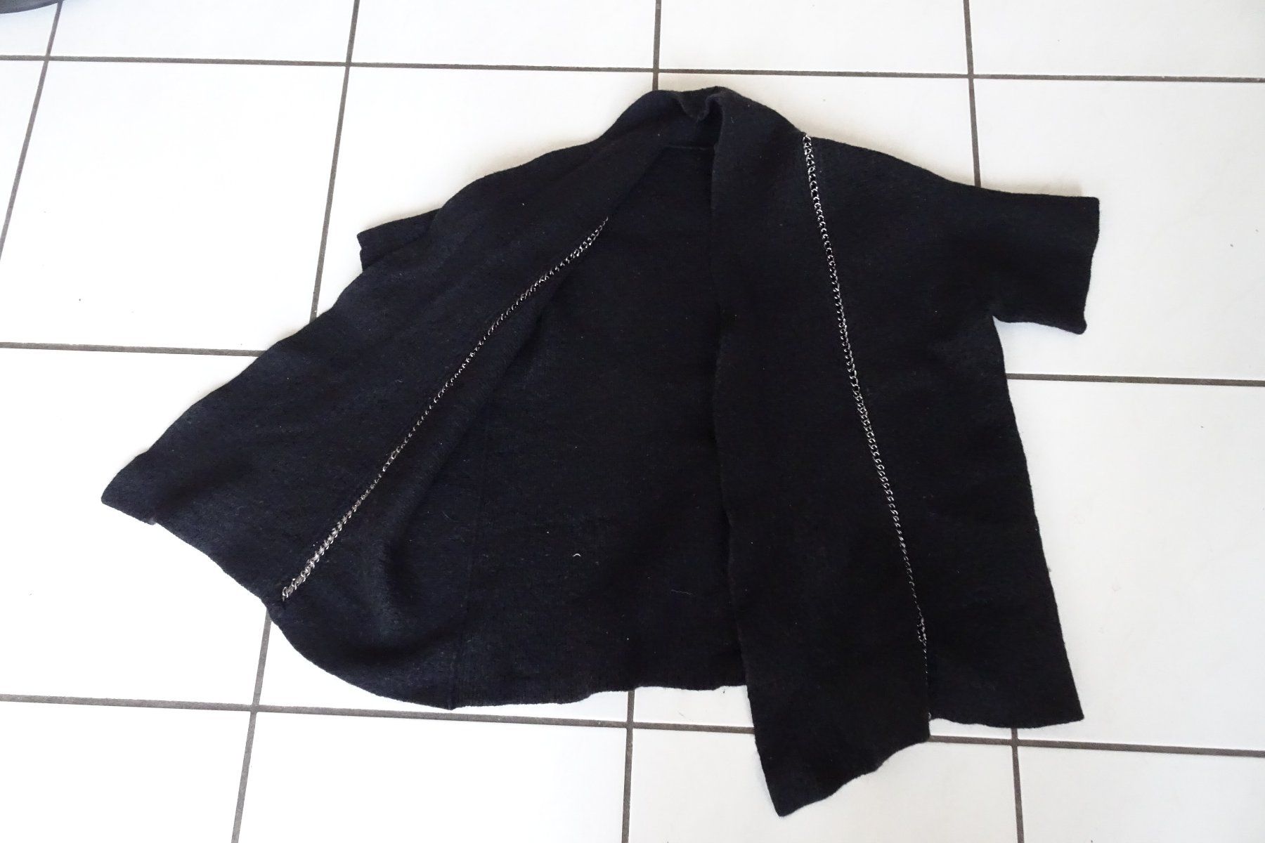 Gerry Weber Bolero: schwarzer Pullunder, Jacke, Kurzarm, Bolero – Usato da Strengelbach venduto da schmetterling20 1