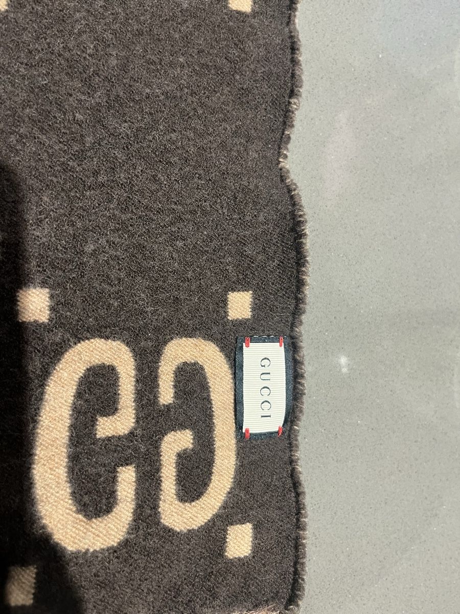 Gucci Foulards & écharpes: Gucci GG Schal Original – D'occasion à Ebikon par loy_wjg6 6
