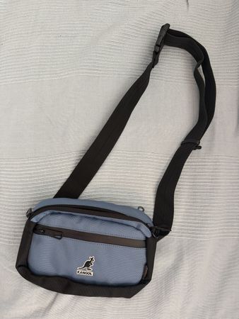 Beutel Kangol Schwarz und Blau // crossbody blue and black