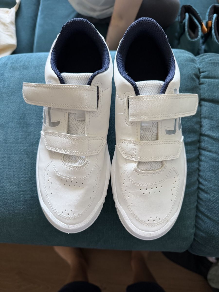 Decathlon Scarpe per ragazzi: Decathlon Kinder Turnschuhe Gr. EU35 – Nuovo (secondo la descrizione) da Nänikon venduto da sam_7nk7