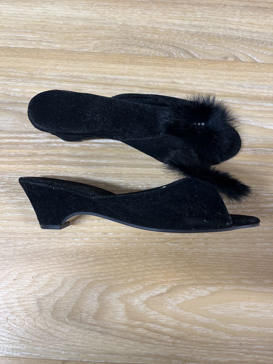 Scarpe da donna: Schwarze Samt Pantoffeln Gr. 38 Absatz Pelzoptik – Nuovo (secondo la descrizione) da Baltschieder venduto da mali2003 1