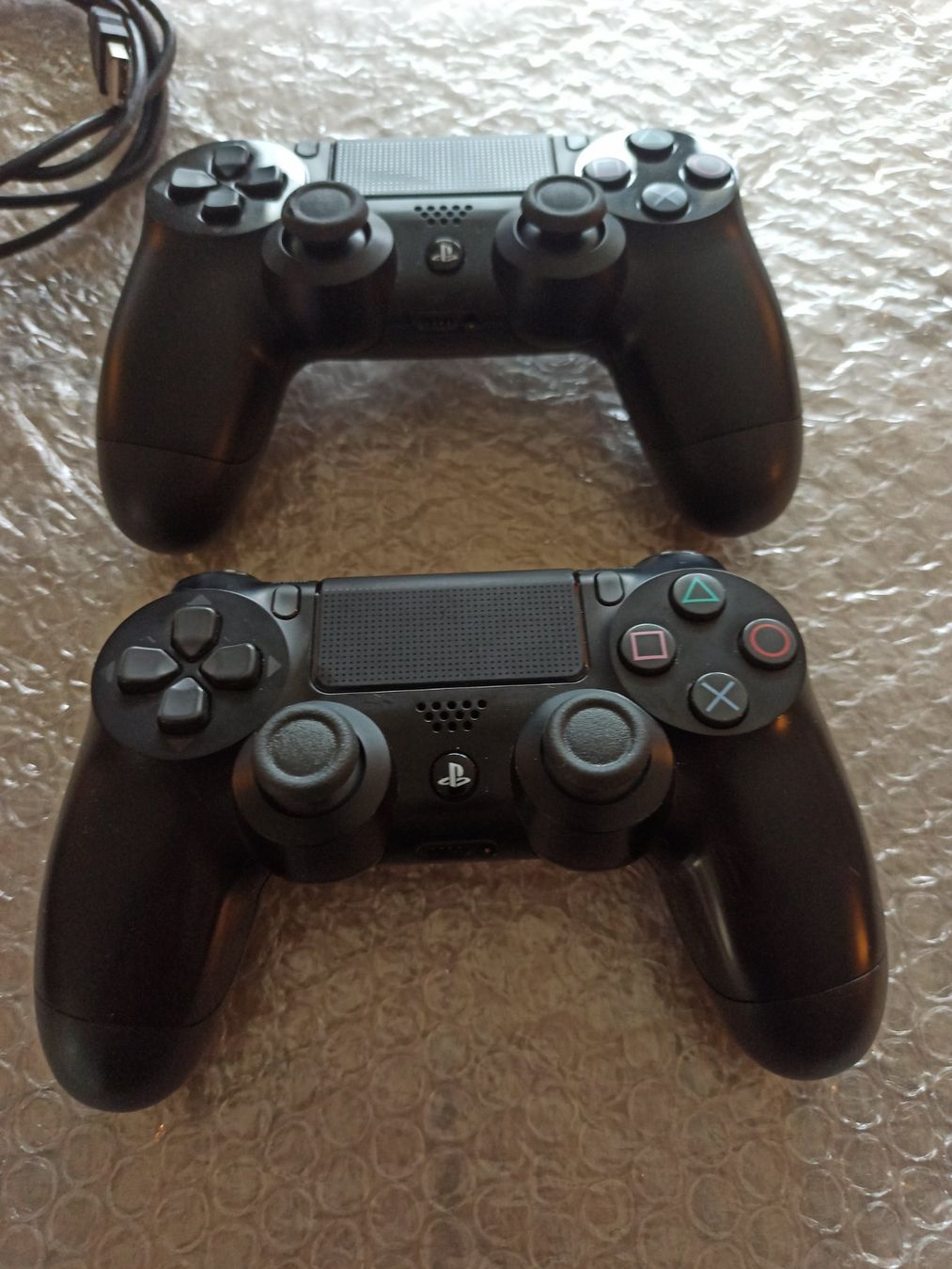 Controller: 2 x Original Controller Sony PS4 Wireless DualShock 4 V1/ V2 – Usato da Oberweningen venduto da mar_87mx 2