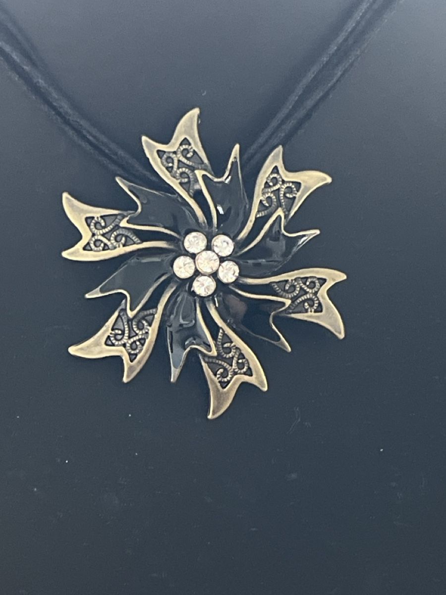 Catenine: Halskette mit Blume Anhänger – Nuovo (secondo la descrizione) da Seon venduto da Sunny-Schmuck78 1