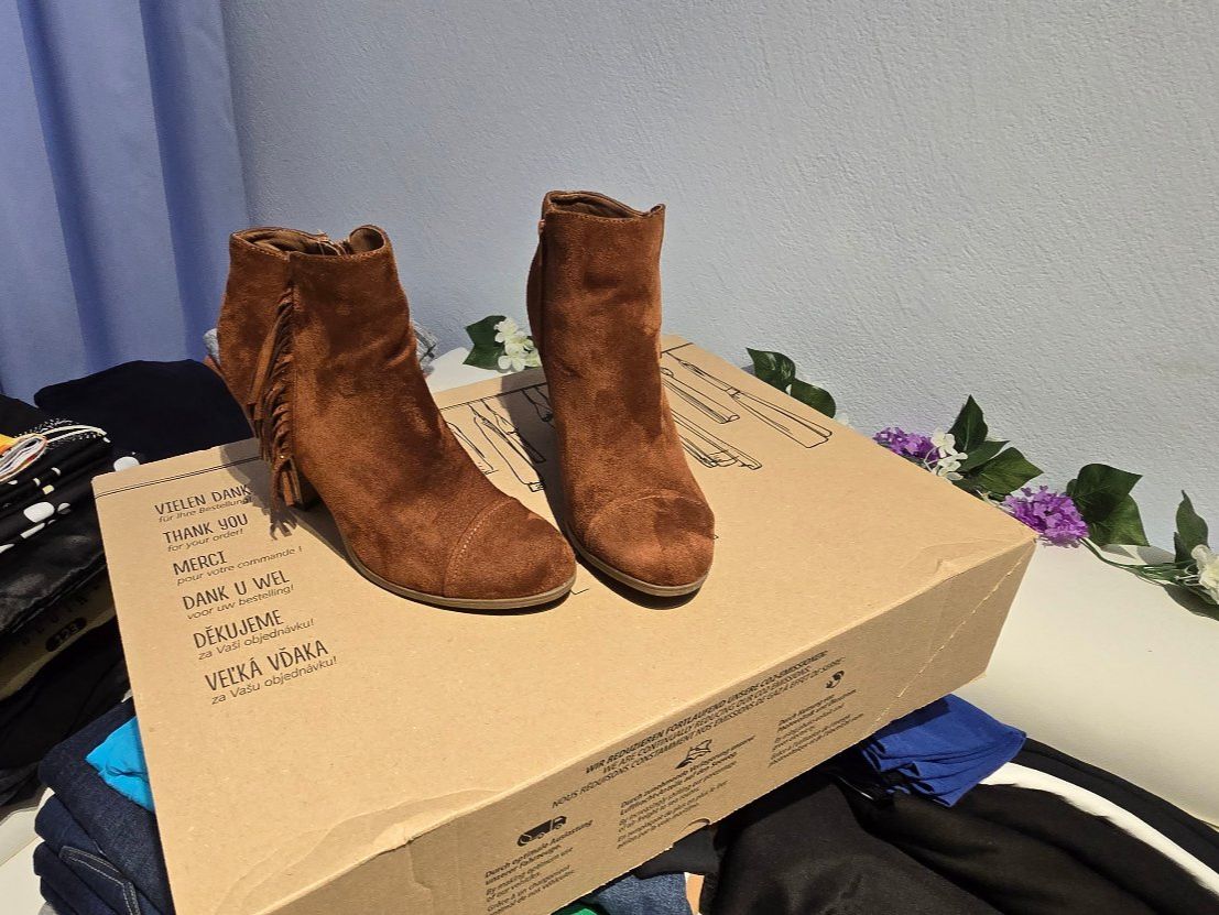 Scarpe da donna: Stiefelette Damen Grösse 39 – Usato da Chur venduto da Mikymiki 1