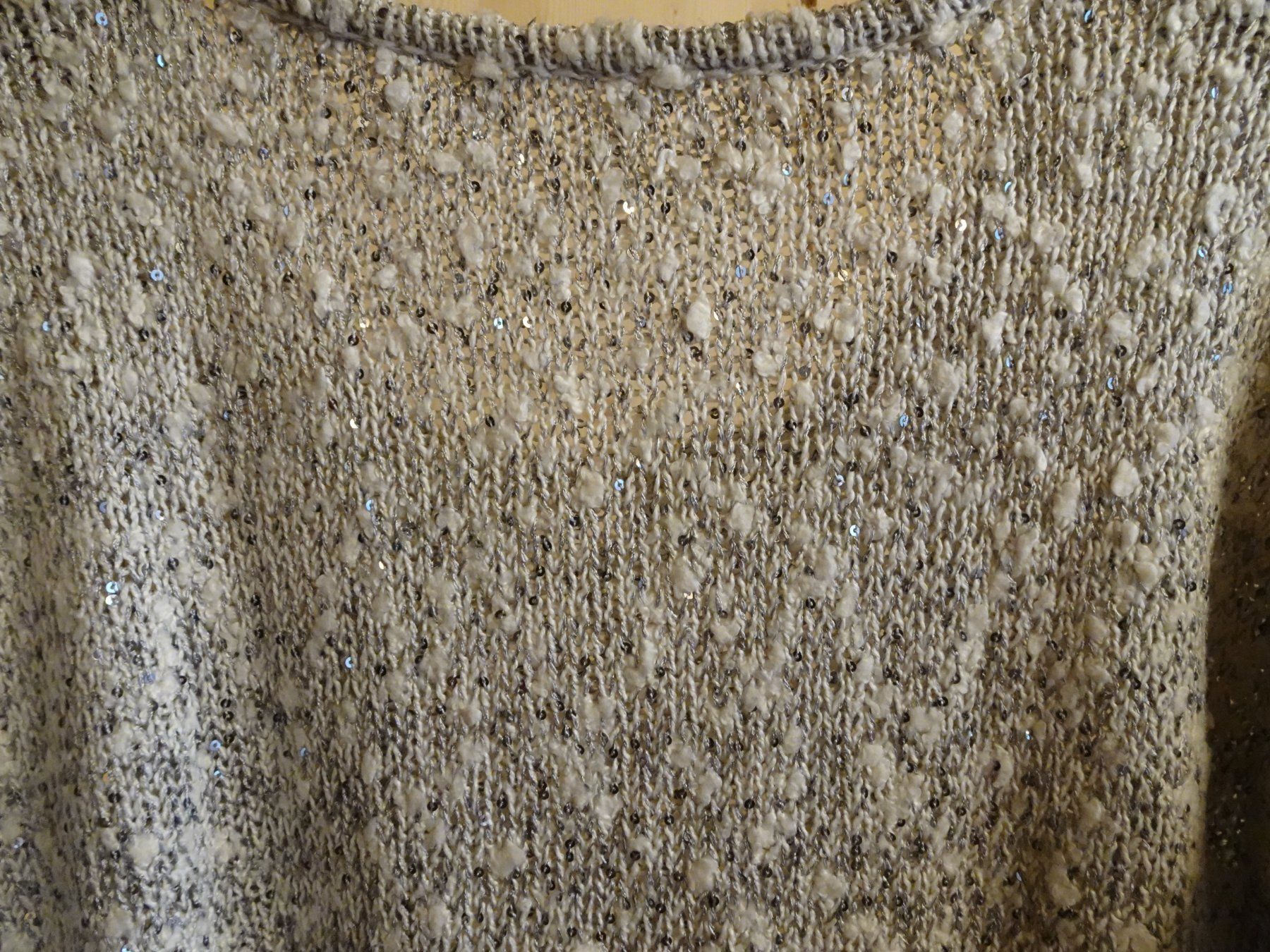 Pullover & Sweatshirts: Grauer-weisser Strick Pullover mit Pailletten Gr. M - 230150 – Gebraucht aus Küssnacht am Rigi von Good4Deckeli 2