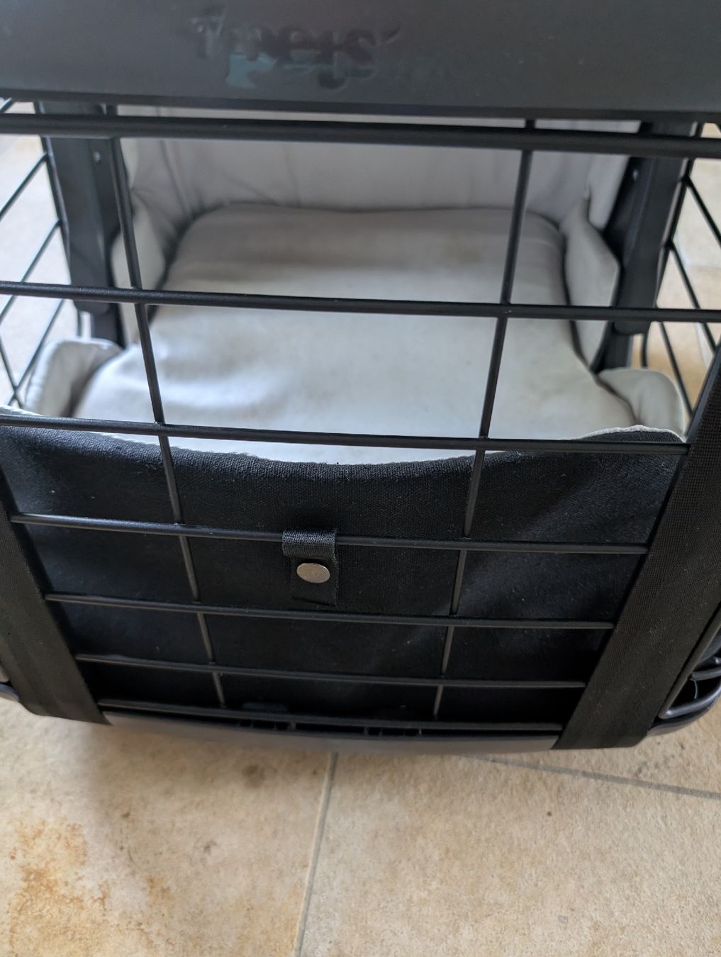 4pets Gabbie, trasporto & Sicurezza: 4pets Caree Transportbox "Cool Grey", neuwertig  – Usato da Flüh venduto da Nadja3345 3
