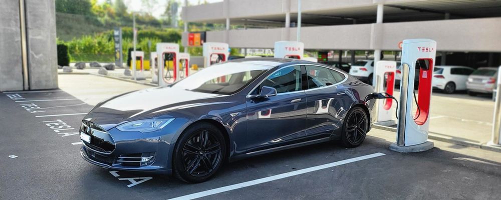 1 Monat Tesla Model S mieten - Gratis Supercharging!