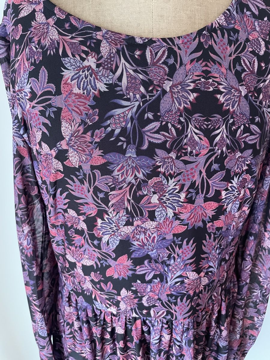 Kleider: Leichtes Langarmkleid mit Blumenmuster , Grösse M neuwertig – Gebraucht aus Oberwil BL von another-day-of-sun 1
