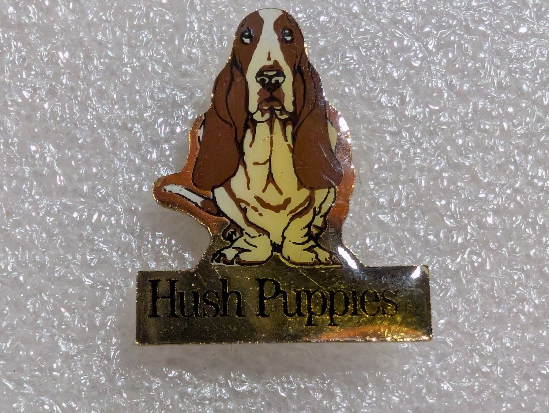 Placchette & Badge: Ansteckpin 244: Hush Puppies – Usato da Oppligen venduto da Pin-Fall-Shop