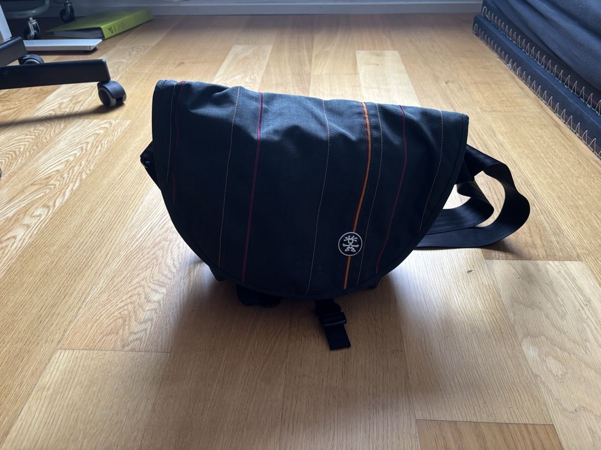 Crumpler Taschen: Crumpler Messenger Boy Stripes 4000 – Gebraucht aus Luzern von Macro7