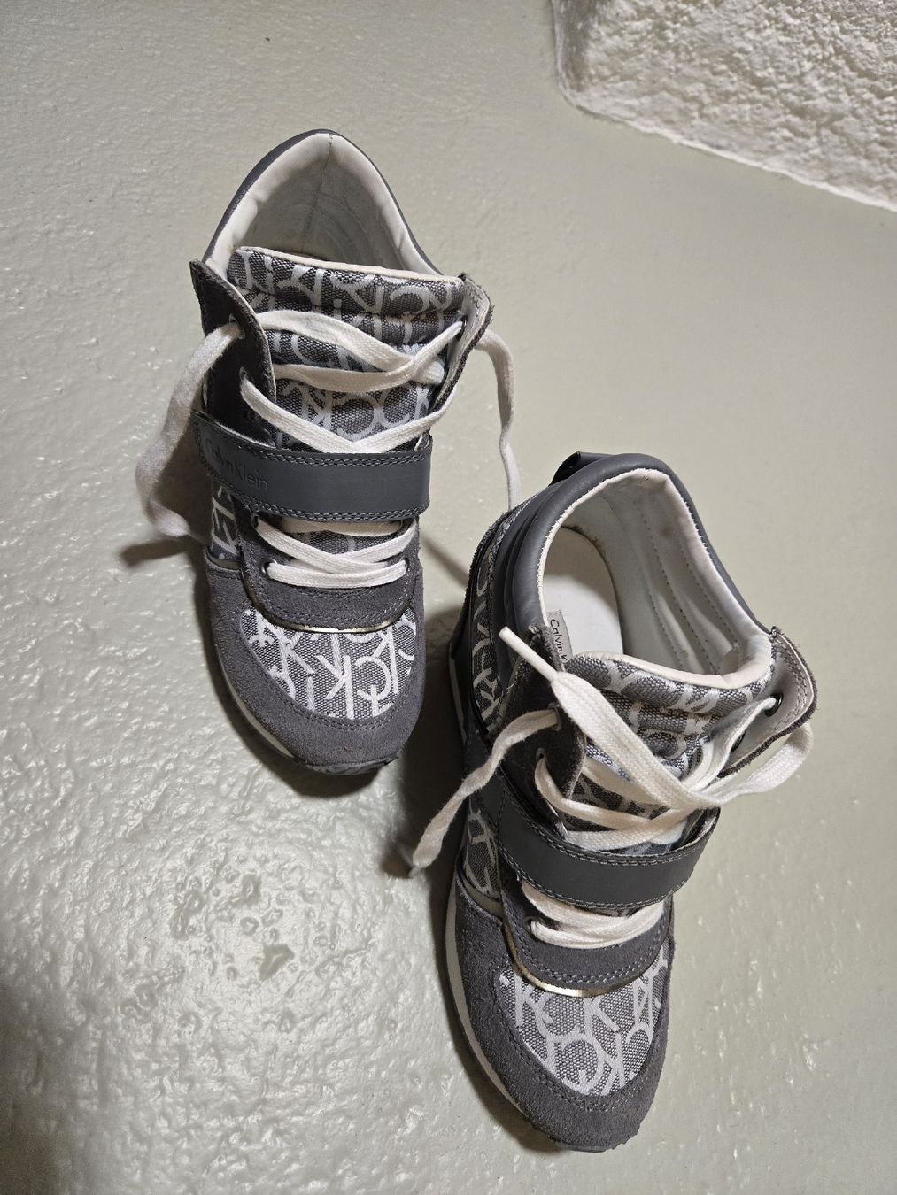 Calvin Klein Chaussures femmes: basket talon Calvin Klein 37 – D'occasion à Bassecourt par co.hurlimann 2