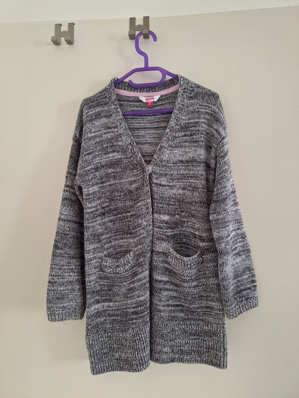 Maglioni & Felpe: Mädchen Strickjacke Gr. 134, grau meliert – Usato da Worb venduto da nfsolutions