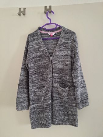 Mädchen Strickjacke Gr. 134, grau meliert
