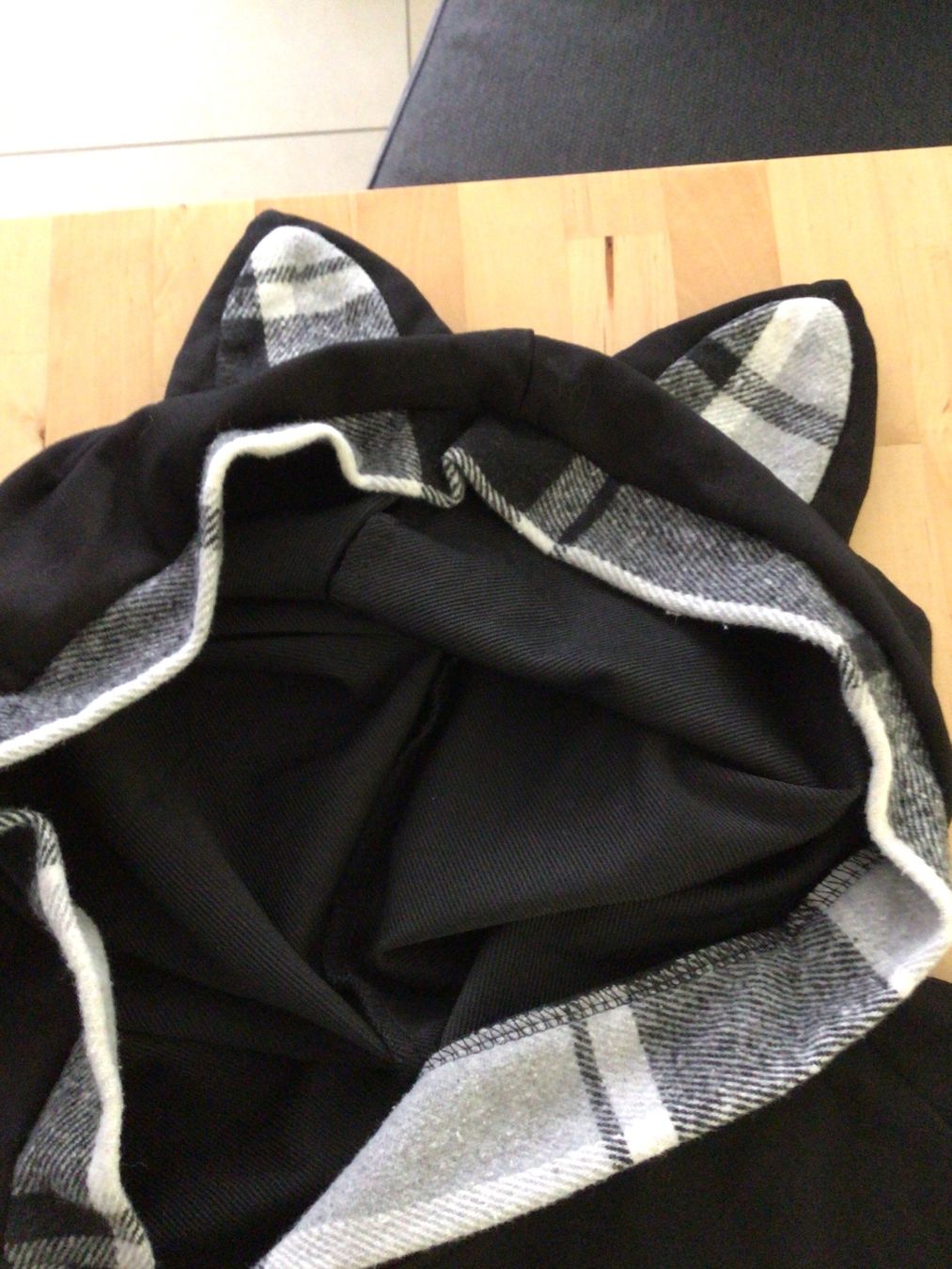 Costumi: Jacke schwarz mit Ohren Grösse 3XL – Usato da Einsiedeln venduto da Tru7 1