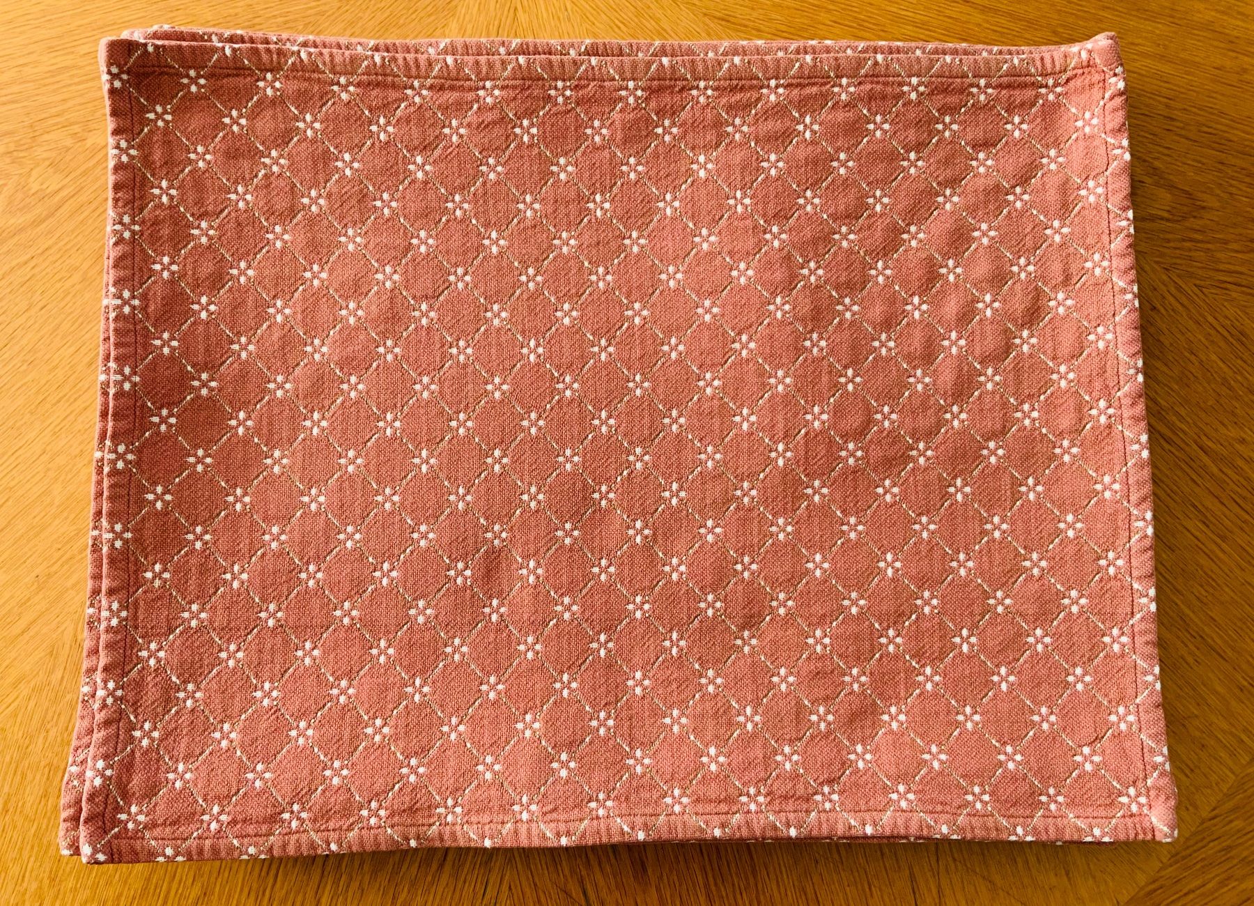 Set di tavolo e panche: 14er-Set Vintage Hotel-Tischsets – Usato da Sempach Station venduto da blackhors 1