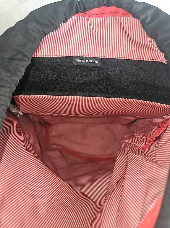 Herschel Zaini: HERSCHEL Rucksack mit Laptopfach,  schwarz – Usato da St.Gallen venduto da amaka01 4