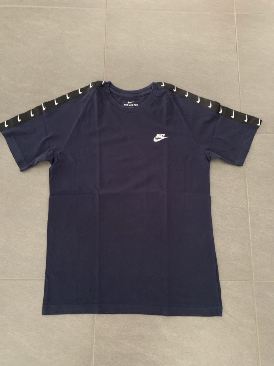 Nike T-shirt: T-shirt Nike – Usato da Collombey venduto da amina36