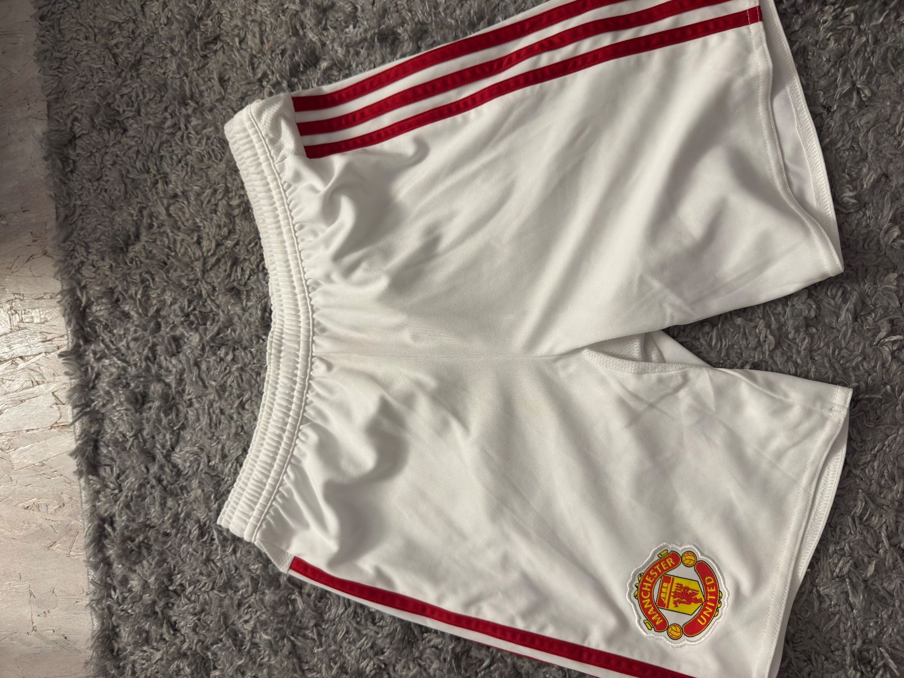 Adidas Hosen: Manchester United Shorts – Neu (gemäss Beschreibung) aus Römerswil LU von oli_9hd5
