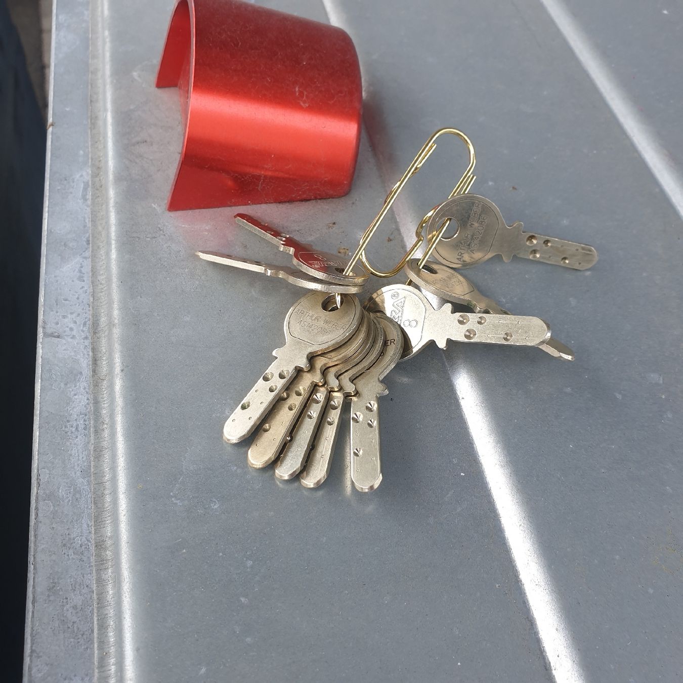 Sonstiges für Büro & Gewerbe: Abfallcontainer mit Deckel und Rollen, Metall,   – Neu (gemäss Beschreibung) aus Wangen SZ von Tob_Locos 2