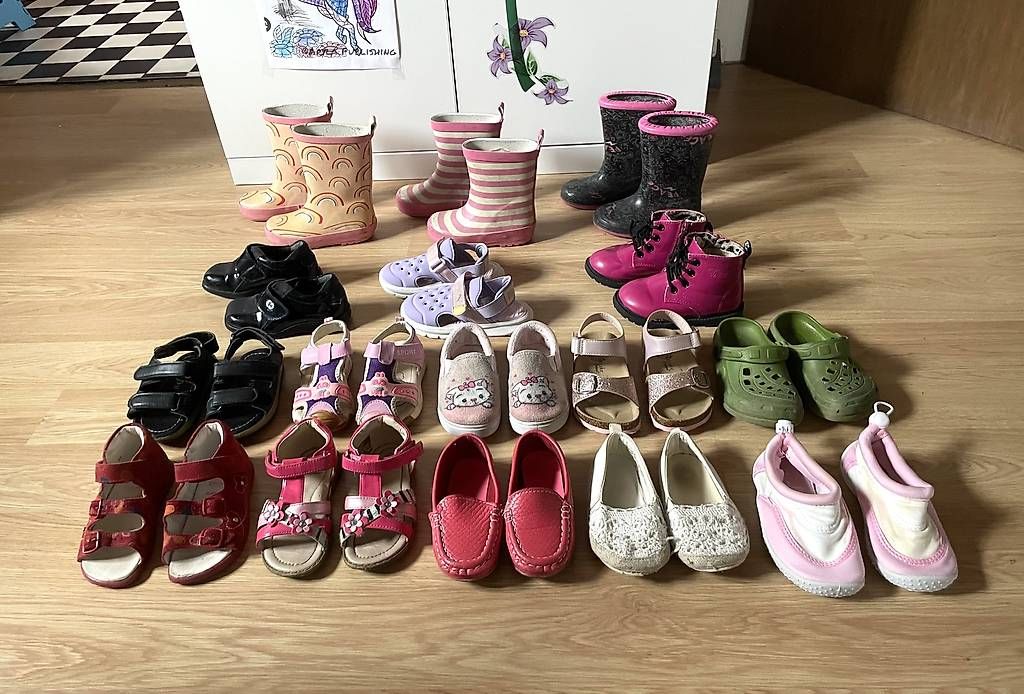 Scarpe per ragazzi: Schuhpaket Gr. 24 – Usato da Deitingen venduto da ALE-3891