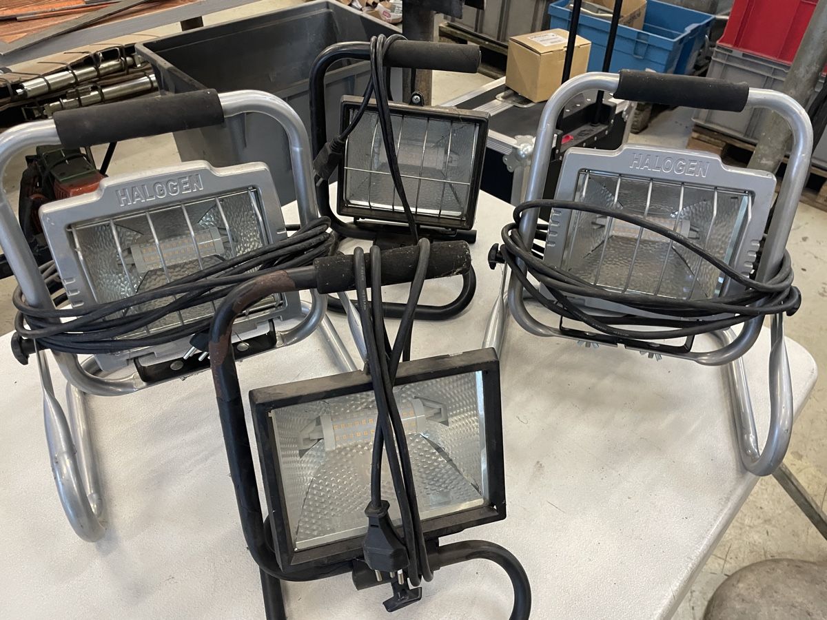 Lampade: Halogenscheinwerfer / Baustrahler – Usato da Flaach venduto da Binz 1