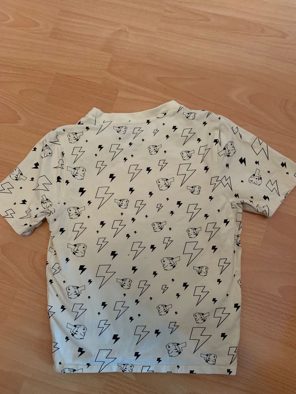 T-Shirts: Joli crop top Pokemon Pikachu taille xs – Gebraucht aus MEYRIN von Gwendo10 1