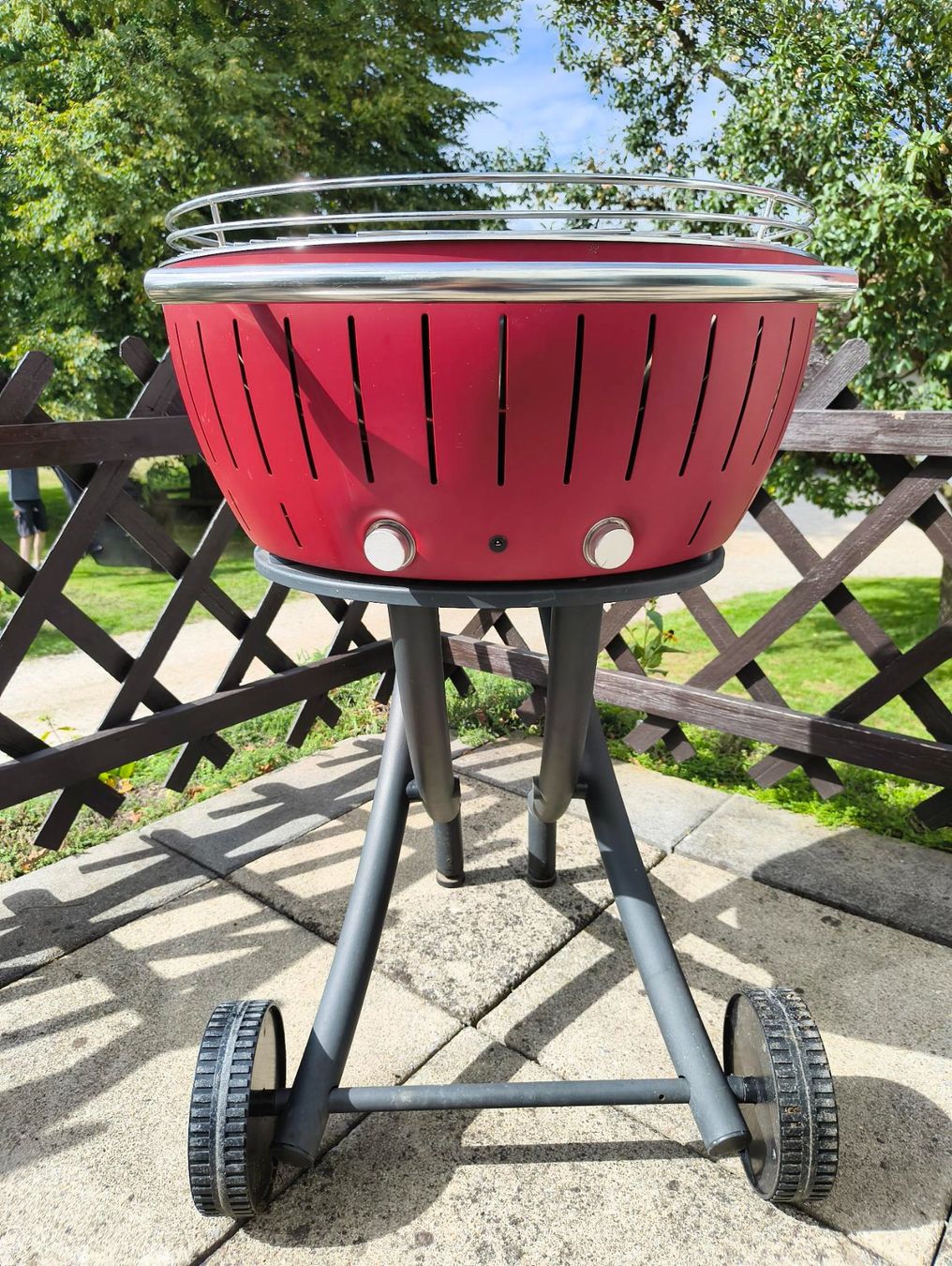 Lotusgrill Grills: Lotusgrill XXL rot – Gebraucht aus Oerlingen von G-funden 4