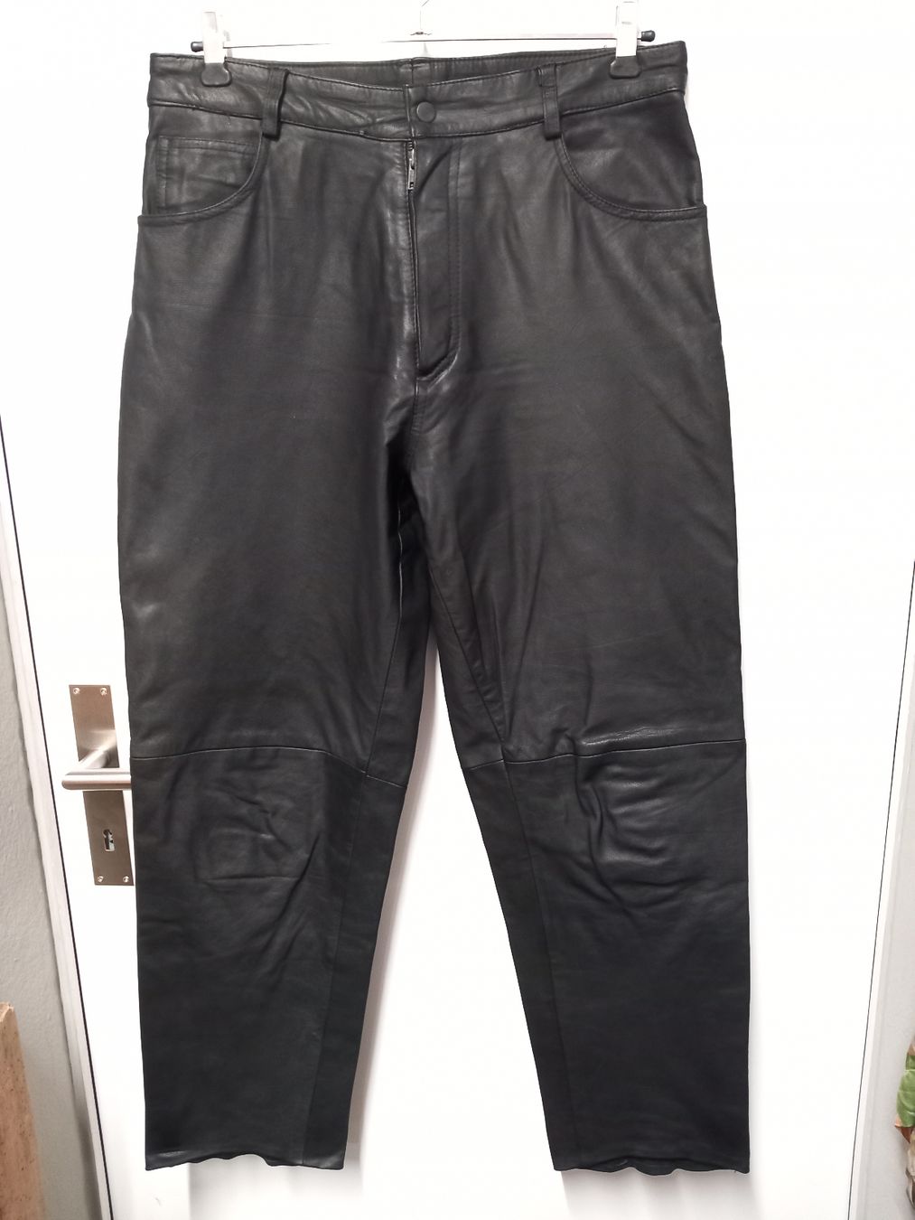 Hosen: Lederhose ca Gr.38 (IT 44) schwarz, Echtleder – Gebraucht aus Gwatt (Thun) von umwelt-brocki
