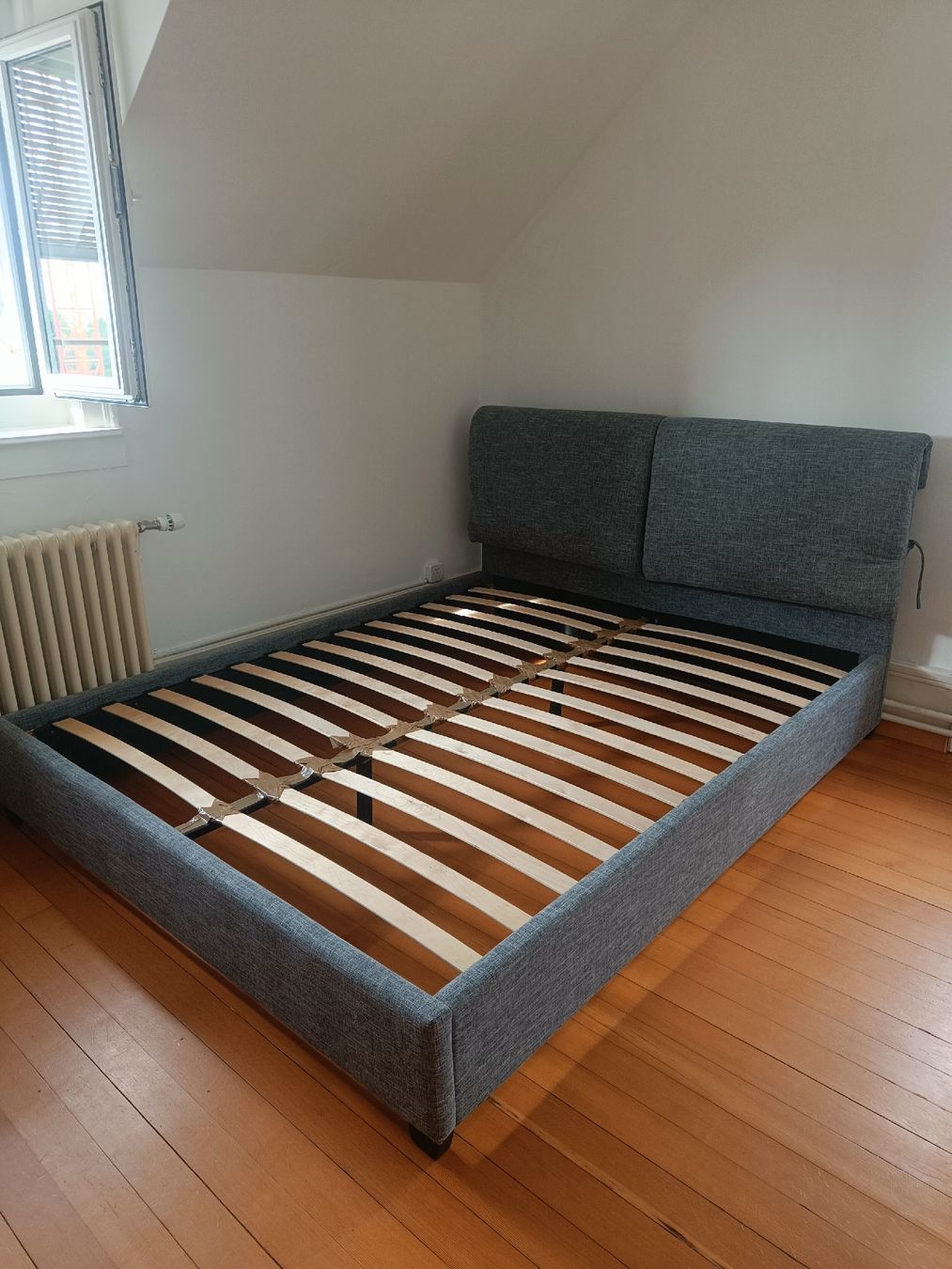 Letti: Doppelbett 200x160 grau inkl. Lattenrost – Usato da Baden venduto da JessNik