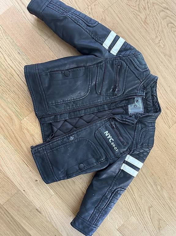 Vestes & Manteaux: Lederjacke Kind Grösse 98 – D'occasion à Bern par ber_h76c