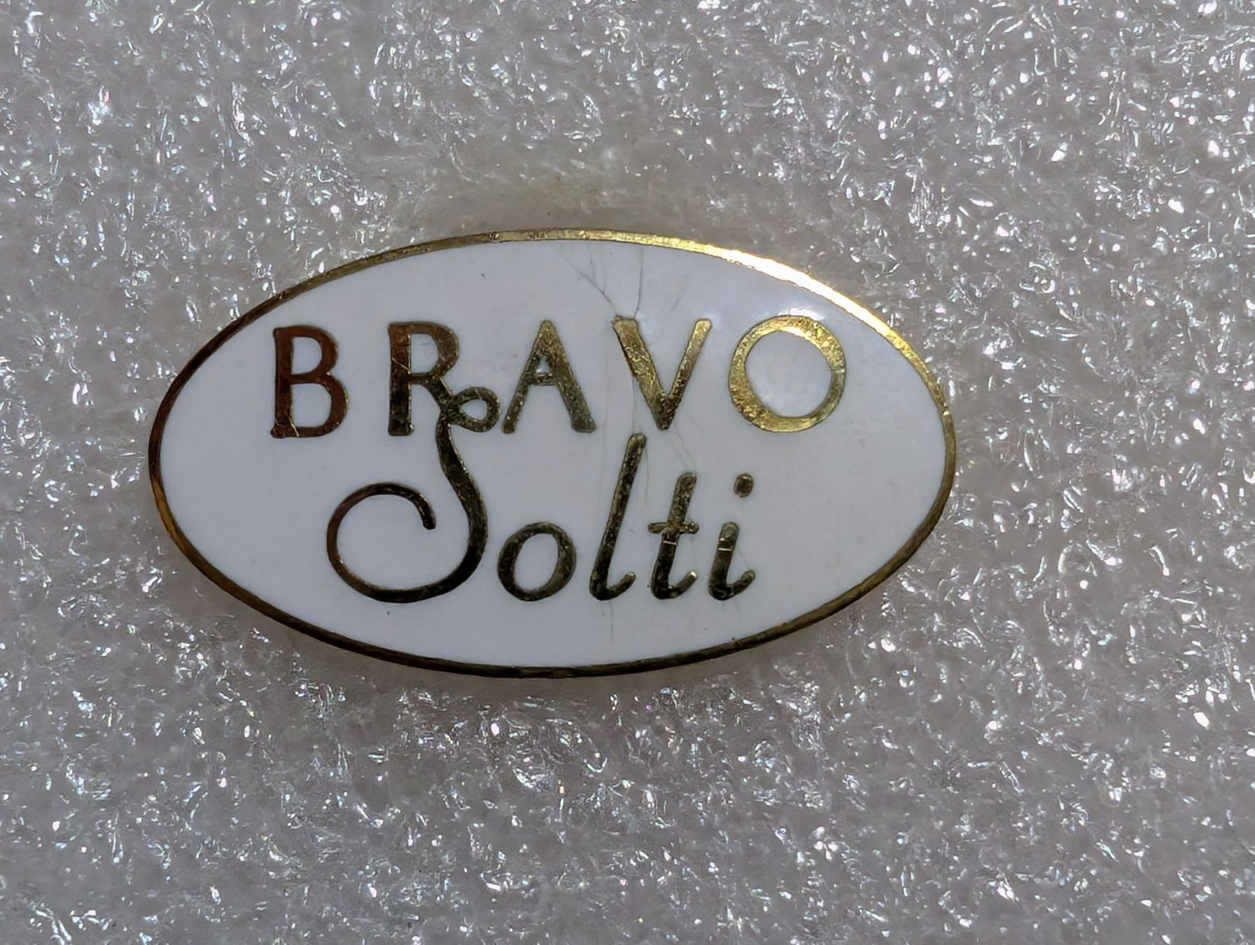 Placchette & Badge: Ansteckpin 252: Bravo Solti – Usato da Oppligen venduto da Pin-Fall-Shop