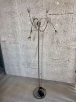 Lampadaire design chromé avec 7 lampes, parfait pour salon