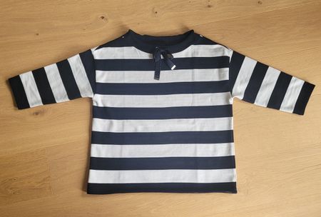 Edler gestreifter Sweater mit Bändchen – Grösse L/42