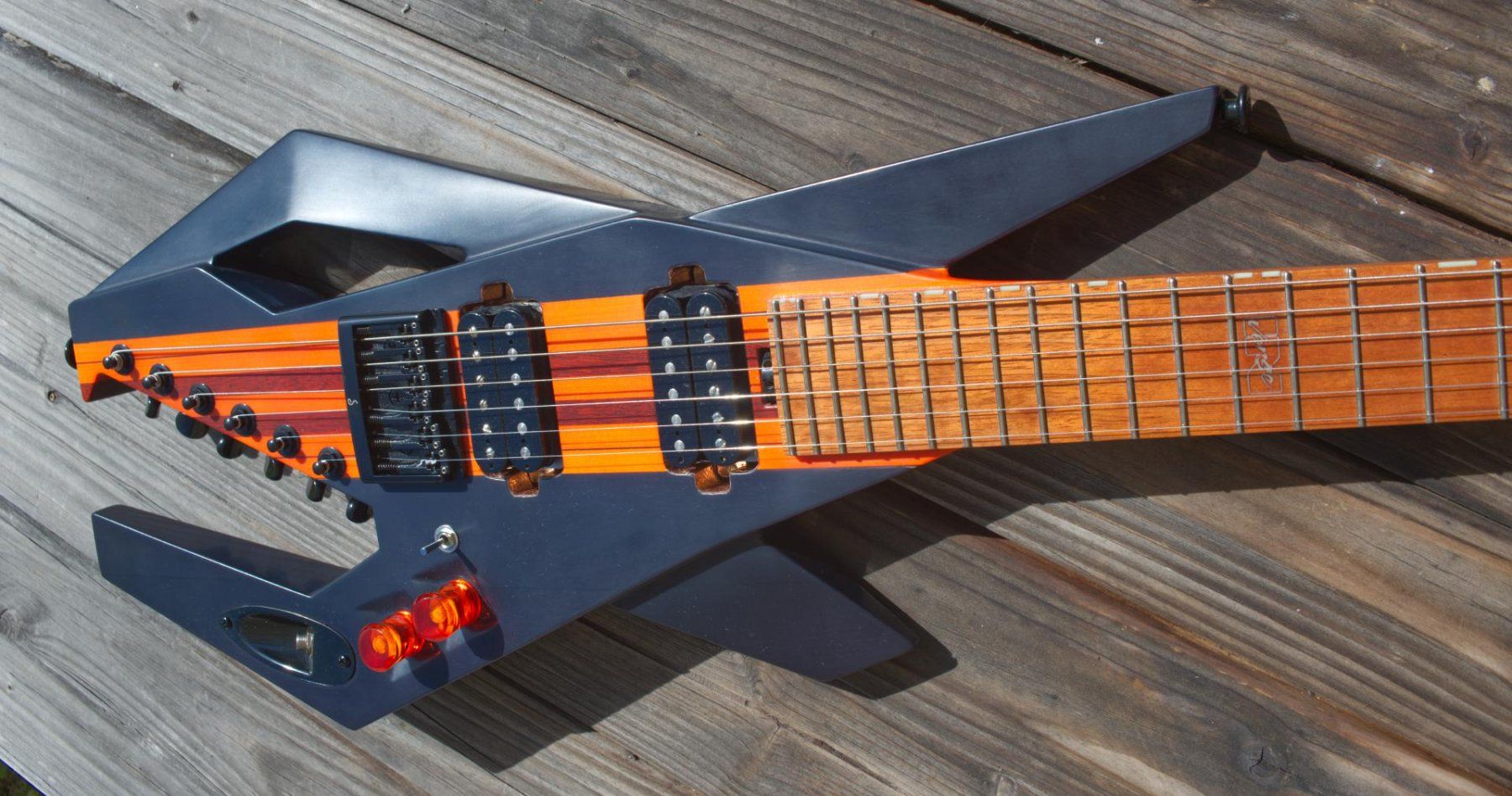 Strumenti musicali: INVERSE GUITARS PiranhaGuitar – Nuovo e nell'imballaggio originale da Schaffhausen venduto da Saitensprung_SH 2