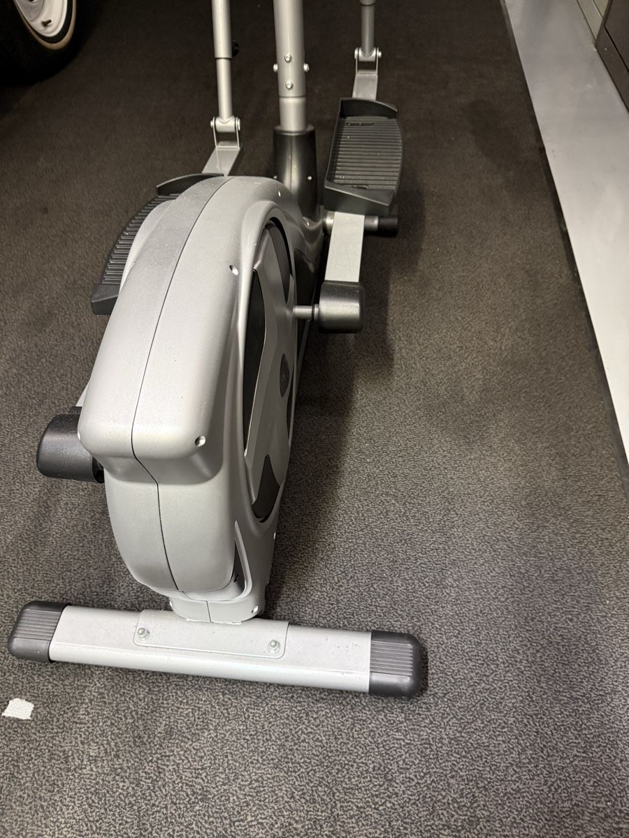 Hometrainer: Crosstrainer super Zustand  – Gebraucht aus Widnau von RetoW01 4