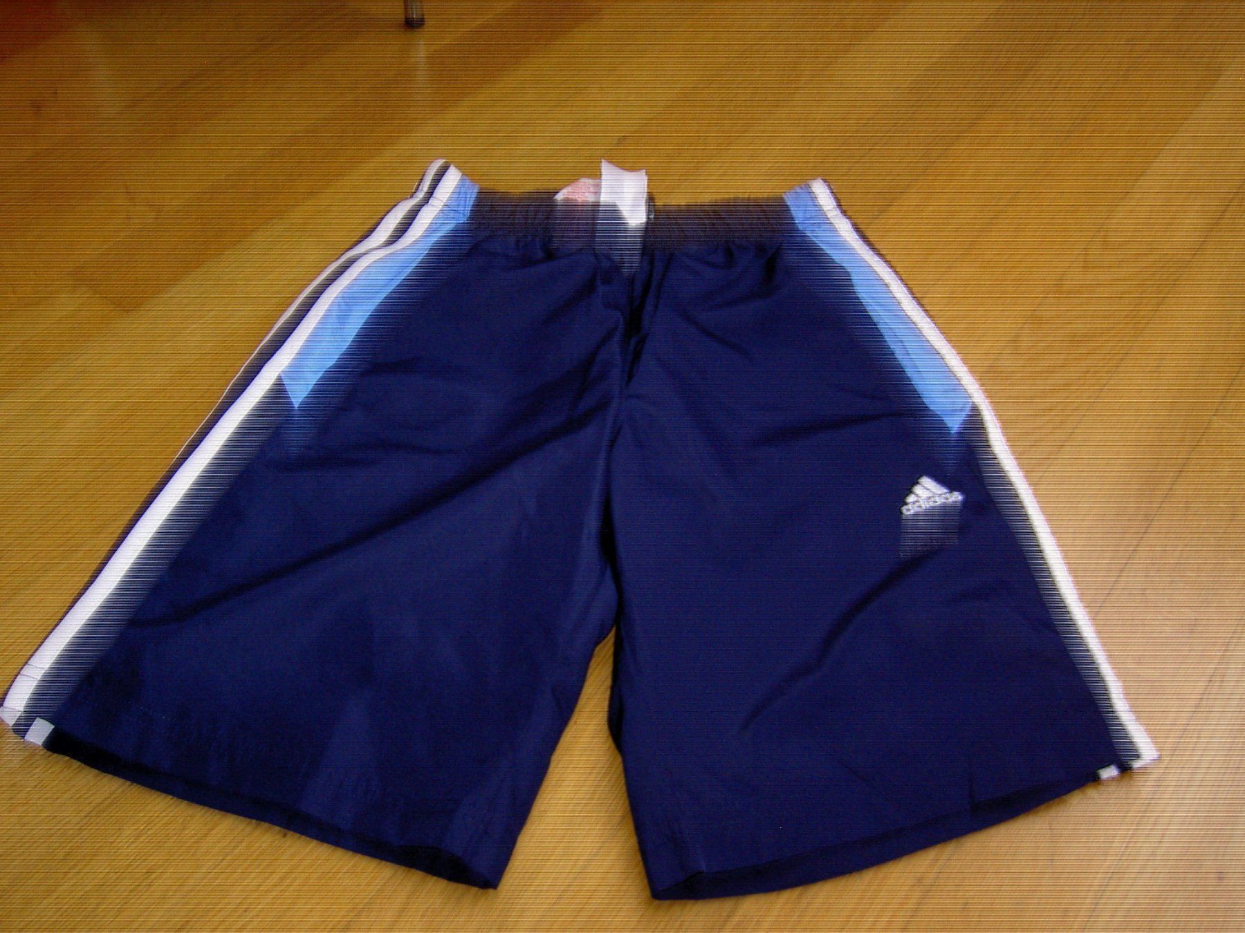 Adidas Pantalons: ADIDAS schorts gr.164 – Neuf (Voir description) à Bettlach par Kvety