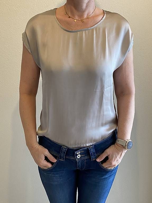 T-shirt: Damen Shirts, beige und schwarz  – Usato da Herrliberg venduto da tedoluch