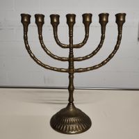 Menora, jüdischer siebenarmige Leuchter