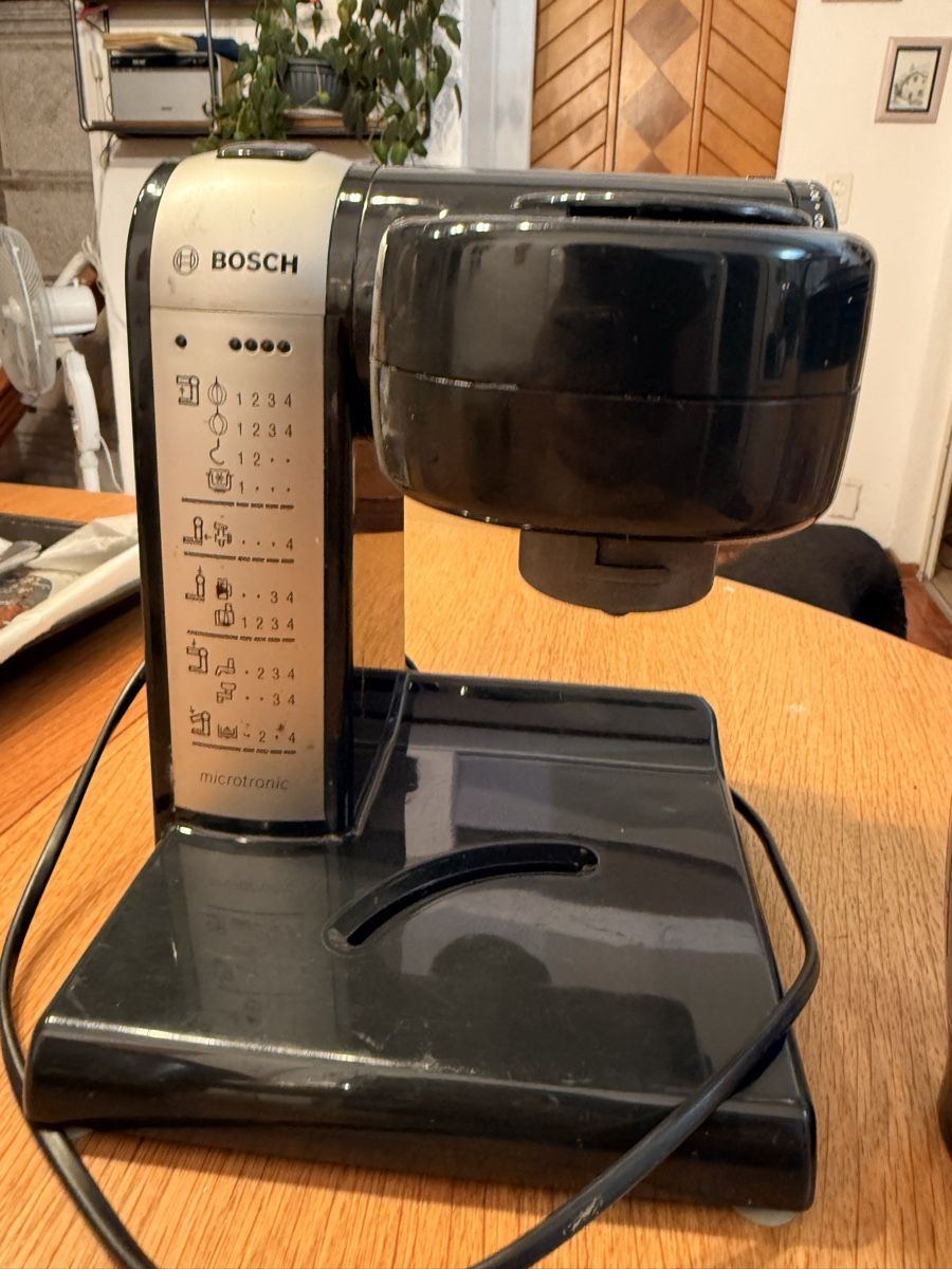 Bosch Appareils de cuisine: Robot multifonction BOSCH Mum4, microtronic, avec bol, bon é – D'occasion à Granges VS par Anila.r