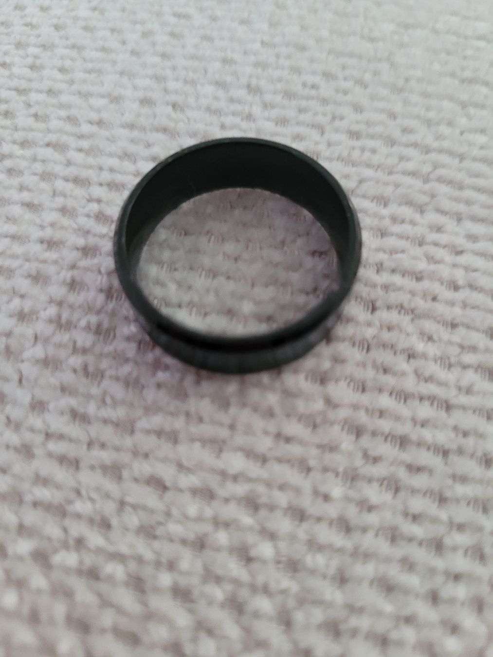 Anelli: Schwarzer Herrenring mit blauem Muster Gr. 10 – Nuovo e nell'imballaggio originale da Bassersdorf venduto da arkais