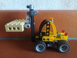 8290 Mini Forklift