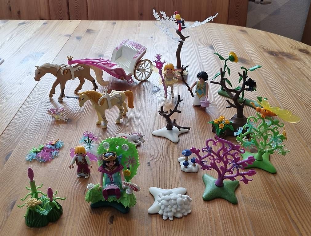 Playmobil Giocattoli: Playmobil Schloss mit Einrichtung – Usato da Oberhelfenschwil venduto da Angelis 4