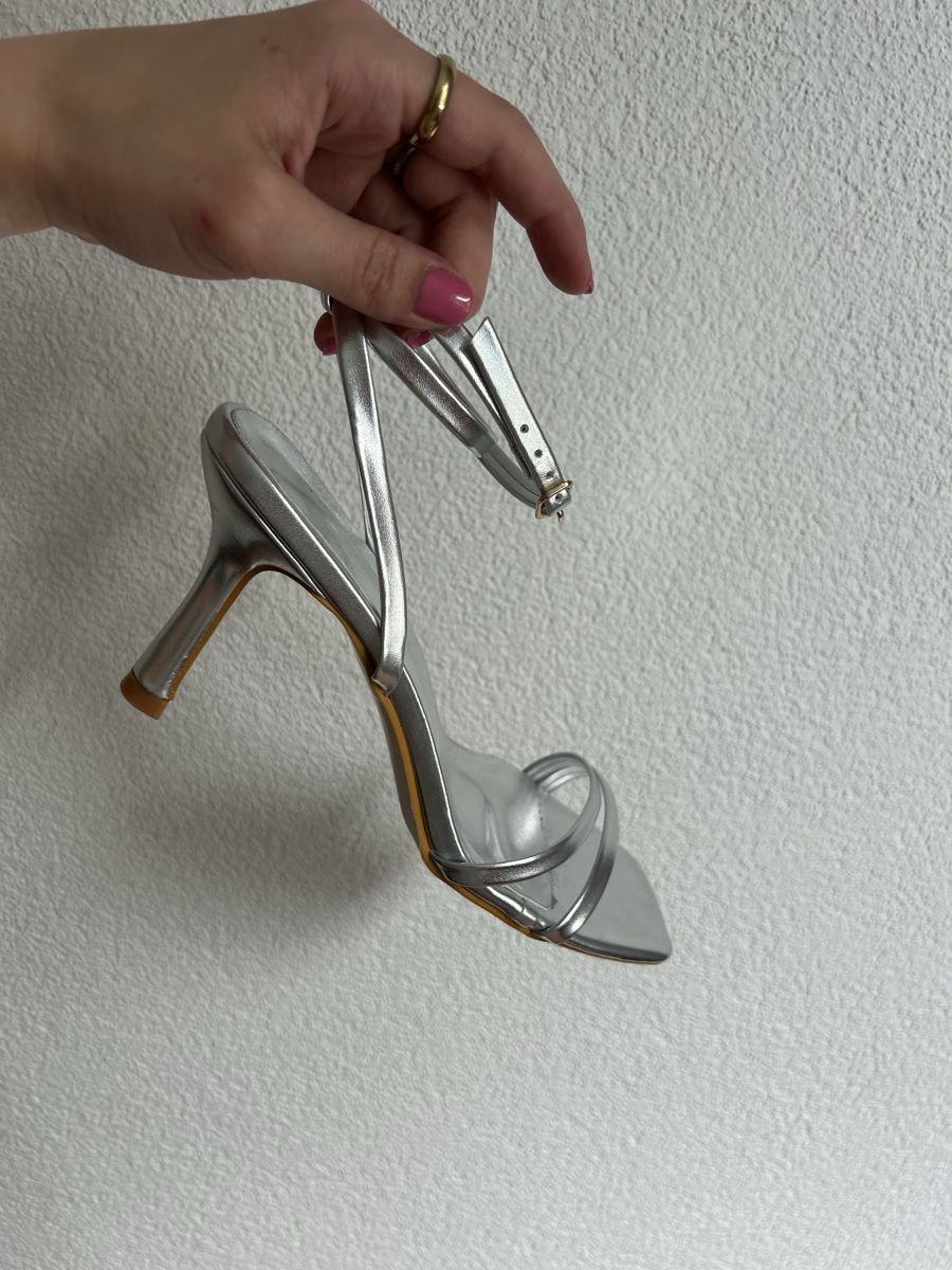 Scarpe da donna: Damenschuhe Sandalen silber Grösse 38 – Usato da Chur venduto da faja7000 2