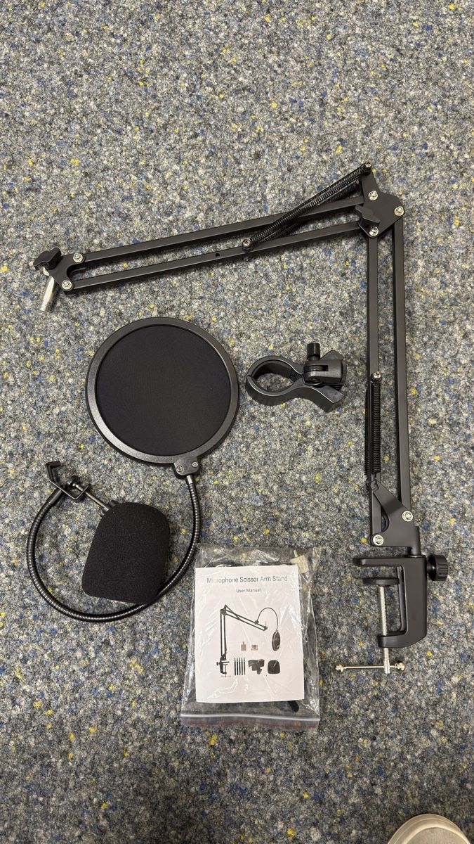 Supports pour instruments & partitions: Adjustable microphone stand with pop filter – Neuf (Voir description) à Champfèr par tbu_rr9y