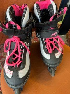 Pattini in linea & Pattini a rotelle: Inlineskates Grösse 33-36   verstellbar – Usato da Mosnang venduto da KurtHe 1